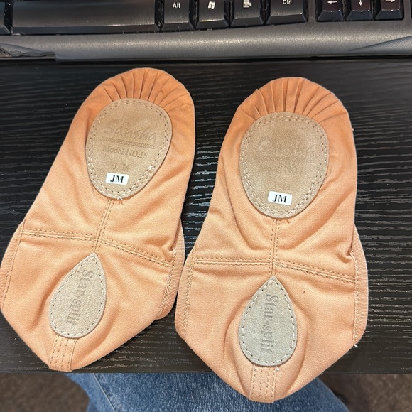 Sansha Canvas Tan Ballet Shoe - Picture 2 of 2